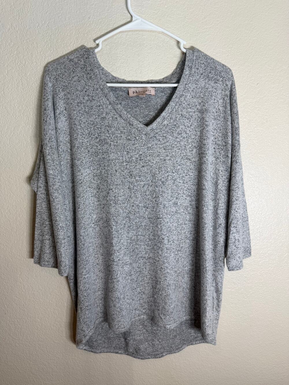 Philospy Republic Clothing Gray V-Neck Top Women's Small